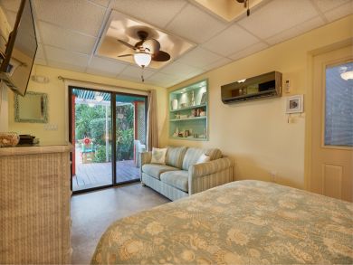 Lovely Cottage Captiva Around 300ft to the Beach
